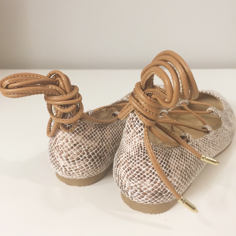 Snake skin natural lace up flats NWT - Picture 5 of 6